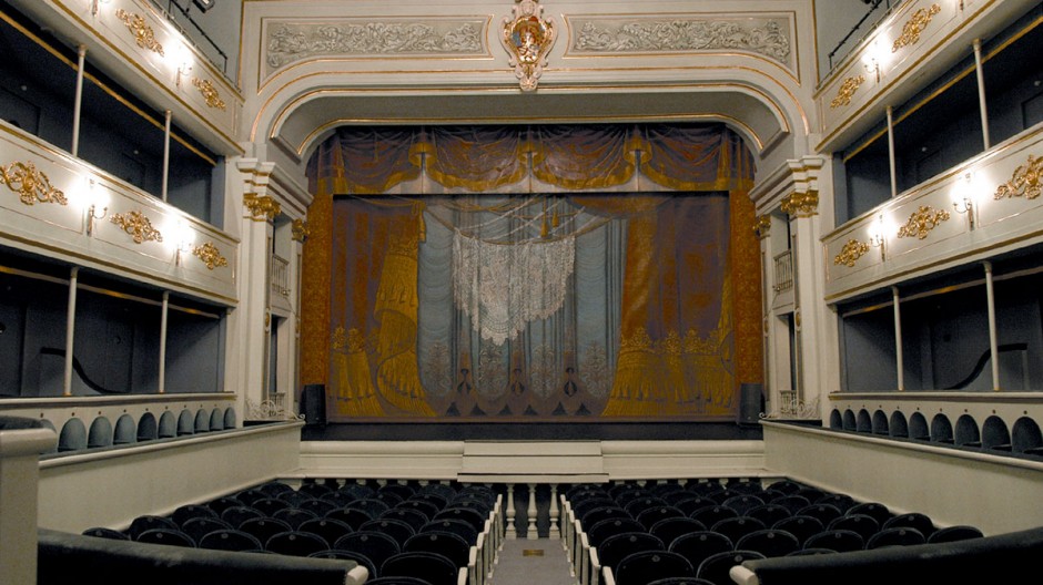 Teatro Real Carlos Iii De Aranjuez Epicentro De La Cultura En Aranjuez Aranjuez En Un Click